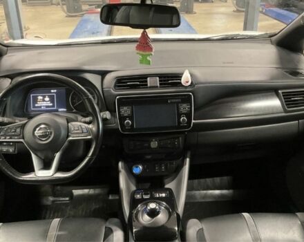 Білий Ніссан Ліф, об'ємом двигуна 0 л та пробігом 124 тис. км за 12500 $, фото 6 на Automoto.ua