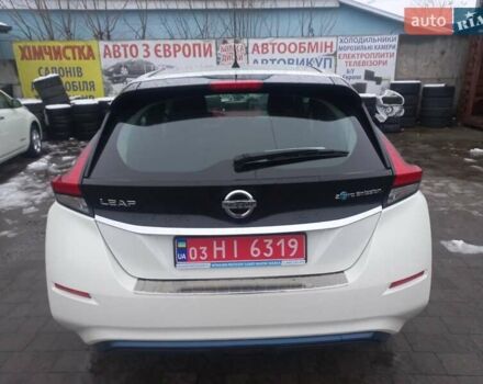 Белый Ниссан Лиф, объемом двигателя 0 л и пробегом 118 тыс. км за 10000 $, фото 5 на Automoto.ua