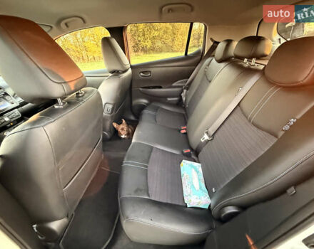 Белый Ниссан Лиф, объемом двигателя 0 л и пробегом 162 тыс. км за 12000 $, фото 10 на Automoto.ua