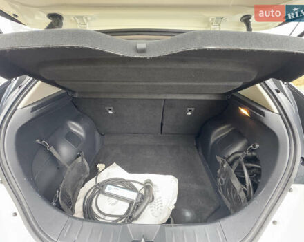 Белый Ниссан Лиф, объемом двигателя 0 л и пробегом 157 тыс. км за 11700 $, фото 45 на Automoto.ua