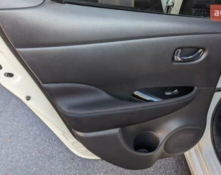 Белый Ниссан Лиф, объемом двигателя 0 л и пробегом 60 тыс. км за 14900 $, фото 23 на Automoto.ua