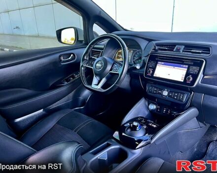 Белый Ниссан Лиф, объемом двигателя 0 л и пробегом 77 тыс. км за 12500 $, фото 12 на Automoto.ua