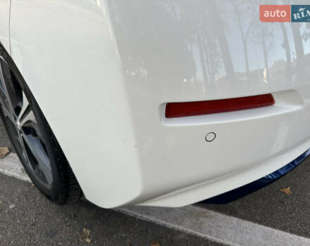 Белый Ниссан Лиф, объемом двигателя 0 л и пробегом 52 тыс. км за 15500 $, фото 13 на Automoto.ua