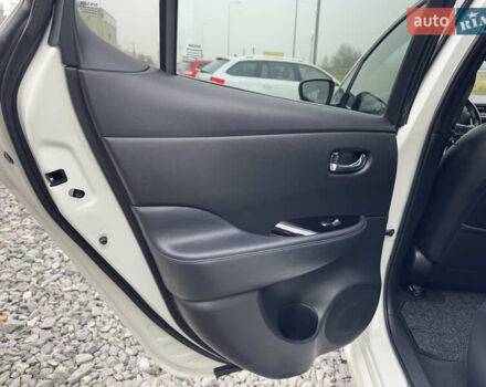 Белый Ниссан Лиф, объемом двигателя 0 л и пробегом 157 тыс. км за 11700 $, фото 49 на Automoto.ua