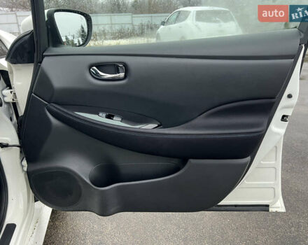 Белый Ниссан Лиф, объемом двигателя 0 л и пробегом 96 тыс. км за 13500 $, фото 13 на Automoto.ua