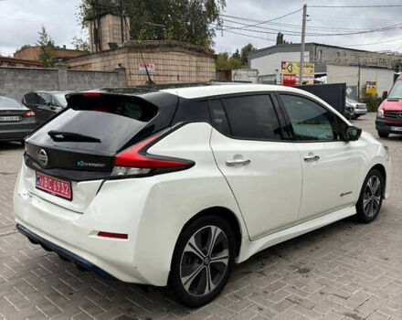 Білий Ніссан Ліф, об'ємом двигуна 0 л та пробігом 150 тис. км за 10400 $, фото 5 на Automoto.ua