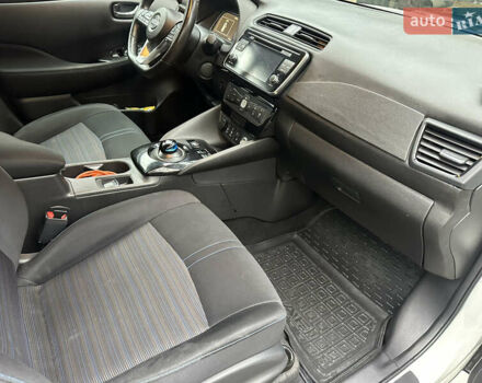 Белый Ниссан Лиф, объемом двигателя 0 л и пробегом 37 тыс. км за 12700 $, фото 21 на Automoto.ua