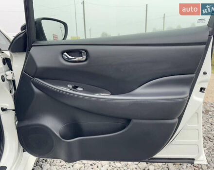 Белый Ниссан Лиф, объемом двигателя 0 л и пробегом 157 тыс. км за 11700 $, фото 36 на Automoto.ua