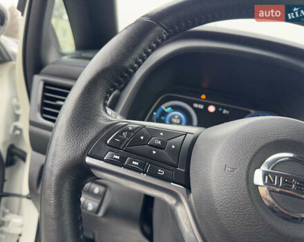 Белый Ниссан Лиф, объемом двигателя 0 л и пробегом 157 тыс. км за 11700 $, фото 56 на Automoto.ua