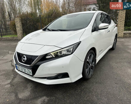 Белый Ниссан Лиф, объемом двигателя 0 л и пробегом 37 тыс. км за 12700 $, фото 4 на Automoto.ua