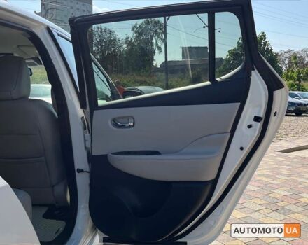 Білий Ніссан Ліф, об'ємом двигуна 40 л та пробігом 102 тис. км за 14500 $, фото 27 на Automoto.ua
