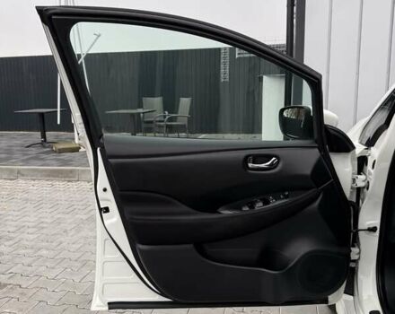 Белый Ниссан Лиф, объемом двигателя 0 л и пробегом 92 тыс. км за 12500 $, фото 13 на Automoto.ua