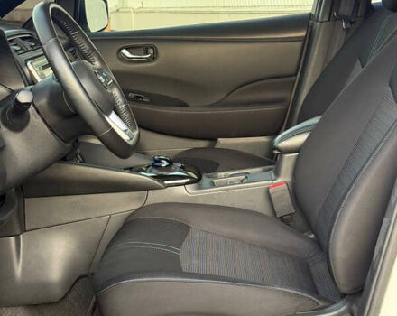 Білий Ніссан Ліф, об'ємом двигуна 0 л та пробігом 67 тис. км за 11500 $, фото 23 на Automoto.ua