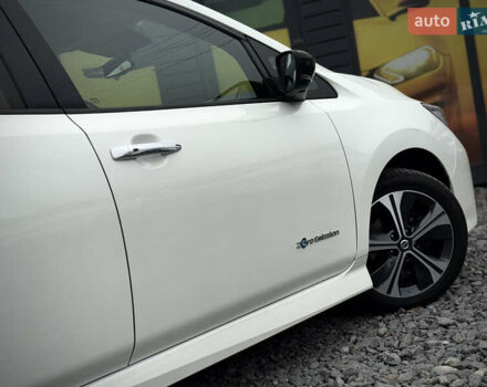 Белый Ниссан Лиф, объемом двигателя 0 л и пробегом 157 тыс. км за 11700 $, фото 26 на Automoto.ua