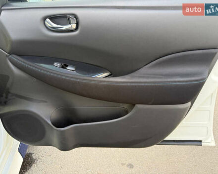 Білий Ніссан Ліф, об'ємом двигуна 0 л та пробігом 67 тис. км за 11500 $, фото 35 на Automoto.ua