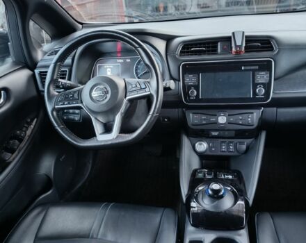 Белый Ниссан Лиф, объемом двигателя 0 л и пробегом 124 тыс. км за 15000 $, фото 4 на Automoto.ua