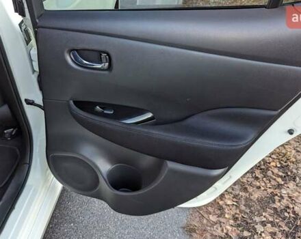 Белый Ниссан Лиф, объемом двигателя 0 л и пробегом 60 тыс. км за 14900 $, фото 47 на Automoto.ua