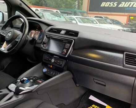 Білий Ніссан Ліф, об'ємом двигуна 40 л та пробігом 80 тис. км за 12800 $, фото 21 на Automoto.ua