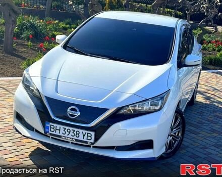 Белый Ниссан Лиф, объемом двигателя 0 л и пробегом 77 тыс. км за 12500 $, фото 3 на Automoto.ua