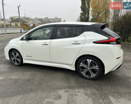 Белый Ниссан Лиф, объемом двигателя 0 л и пробегом 37 тыс. км за 12700 $, фото 5 на Automoto.ua