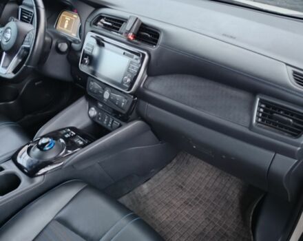 Белый Ниссан Лиф, объемом двигателя 0 л и пробегом 124 тыс. км за 15000 $, фото 7 на Automoto.ua