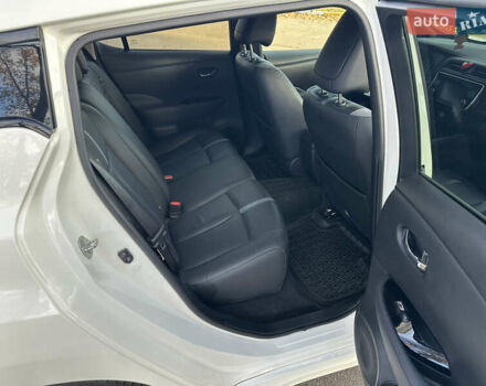 Белый Ниссан Лиф, объемом двигателя 0 л и пробегом 52 тыс. км за 15500 $, фото 23 на Automoto.ua