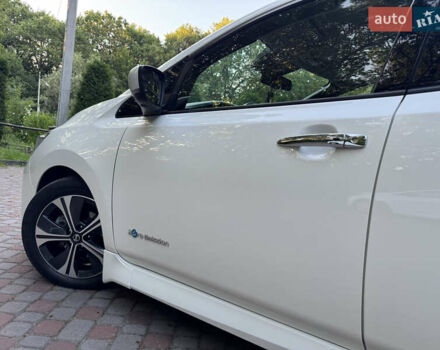 Білий Ніссан Ліф, об'ємом двигуна 0 л та пробігом 135 тис. км за 12150 $, фото 62 на Automoto.ua