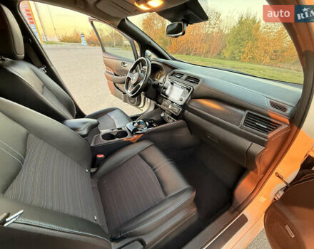 Белый Ниссан Лиф, объемом двигателя 0 л и пробегом 162 тыс. км за 12000 $, фото 12 на Automoto.ua