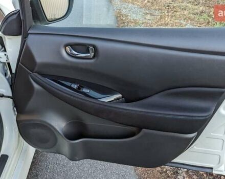 Белый Ниссан Лиф, объемом двигателя 0 л и пробегом 60 тыс. км за 14900 $, фото 45 на Automoto.ua