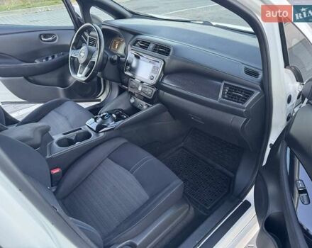 Білий Ніссан Ліф, об'ємом двигуна 0 л та пробігом 135 тис. км за 10900 $, фото 3 на Automoto.ua