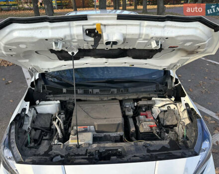 Белый Ниссан Лиф, объемом двигателя 0 л и пробегом 52 тыс. км за 15500 $, фото 22 на Automoto.ua