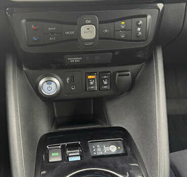 Белый Ниссан Лиф, объемом двигателя 0 л и пробегом 128 тыс. км за 10300 $, фото 21 на Automoto.ua