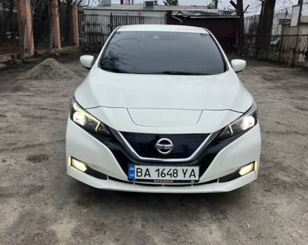 Белый Ниссан Лиф, объемом двигателя 0 л и пробегом 92 тыс. км за 14000 $, фото 1 на Automoto.ua