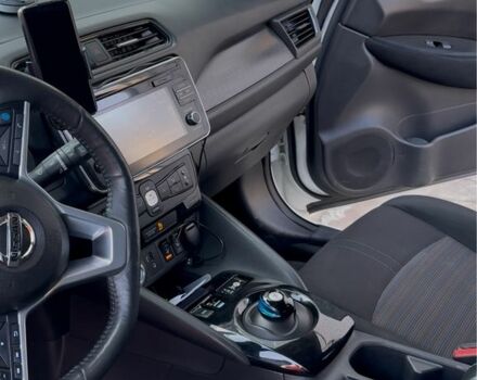 Белый Ниссан Лиф, объемом двигателя 0 л и пробегом 97 тыс. км за 11000 $, фото 5 на Automoto.ua