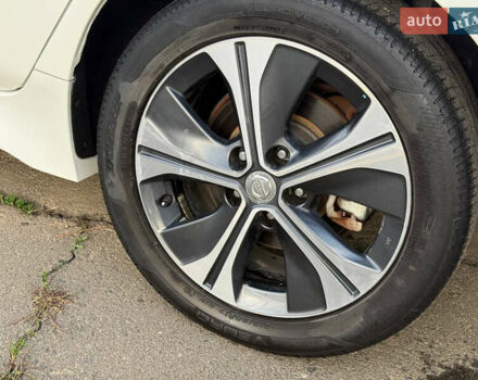 Білий Ніссан Ліф, об'ємом двигуна 0 л та пробігом 67 тис. км за 11500 $, фото 7 на Automoto.ua