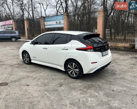 Белый Ниссан Лиф, объемом двигателя 0 л и пробегом 92 тыс. км за 14000 $, фото 6 на Automoto.ua