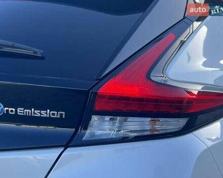 Белый Ниссан Лиф, объемом двигателя 0 л и пробегом 77 тыс. км за 12500 $, фото 12 на Automoto.ua