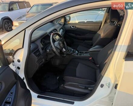 Белый Ниссан Лиф, объемом двигателя 0 л и пробегом 33 тыс. км за 16400 $, фото 14 на Automoto.ua