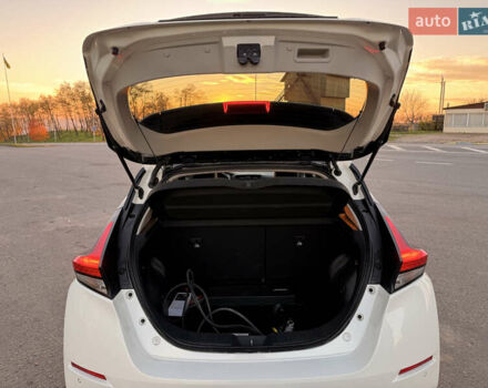 Белый Ниссан Лиф, объемом двигателя 0 л и пробегом 162 тыс. км за 12000 $, фото 7 на Automoto.ua