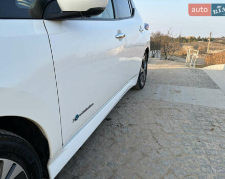 Белый Ниссан Лиф, объемом двигателя 0 л и пробегом 140 тыс. км за 13850 $, фото 7 на Automoto.ua