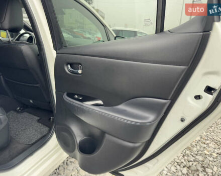 Белый Ниссан Лиф, объемом двигателя 0 л и пробегом 157 тыс. км за 11700 $, фото 44 на Automoto.ua