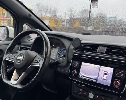 Белый Ниссан Лиф, объемом двигателя 0 л и пробегом 93 тыс. км за 12700 $, фото 4 на Automoto.ua