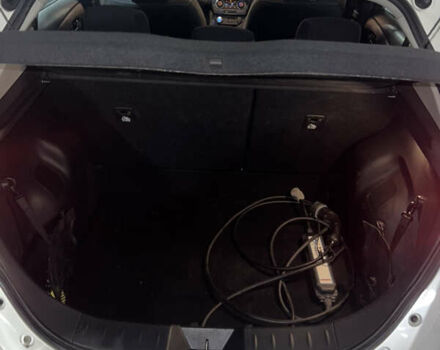 Белый Ниссан Лиф, объемом двигателя 0 л и пробегом 91 тыс. км за 13000 $, фото 16 на Automoto.ua