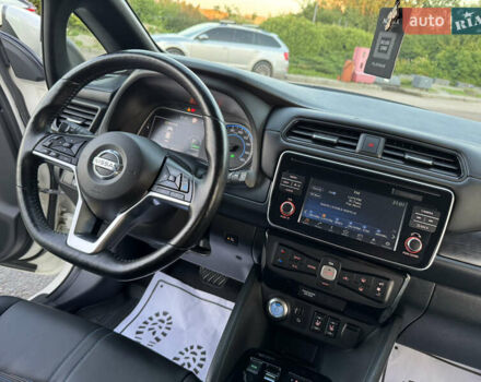 Белый Ниссан Лиф, объемом двигателя 0 л и пробегом 135 тыс. км за 12499 $, фото 92 на Automoto.ua
