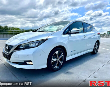 Белый Ниссан Лиф, объемом двигателя 0.13 л и пробегом 44 тыс. км за 12400 $, фото 2 на Automoto.ua