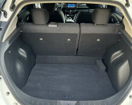 Білий Ніссан Ліф, об'ємом двигуна 0 л та пробігом 58 тис. км за 13499 $, фото 21 на Automoto.ua