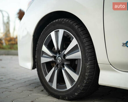 Белый Ниссан Лиф, объемом двигателя 0 л и пробегом 108 тыс. км за 13900 $, фото 21 на Automoto.ua