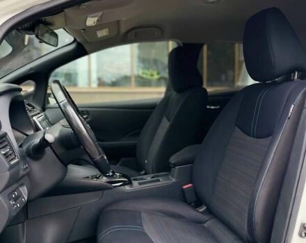 Белый Ниссан Лиф, объемом двигателя 0 л и пробегом 83 тыс. км за 12799 $, фото 4 на Automoto.ua