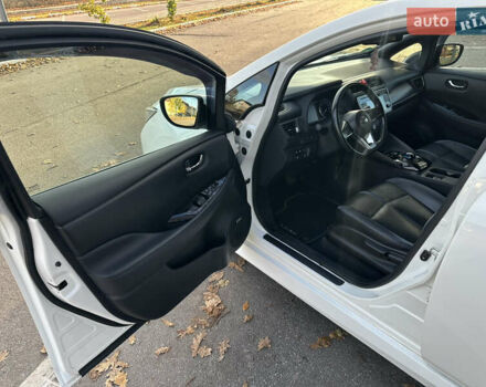 Белый Ниссан Лиф, объемом двигателя 0 л и пробегом 52 тыс. км за 15500 $, фото 19 на Automoto.ua