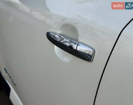 Білий Ніссан Ліф, об'ємом двигуна 0 л та пробігом 67 тис. км за 11500 $, фото 5 на Automoto.ua